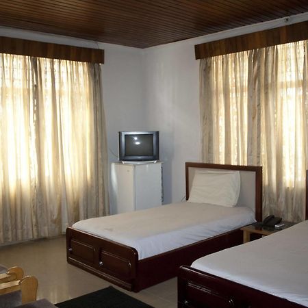 East Legon Guest Lodge Мадина Экстерьер фото