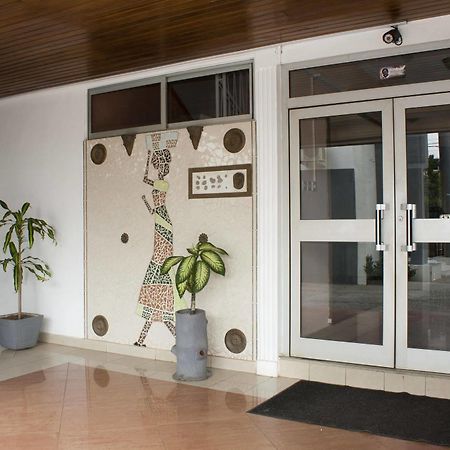East Legon Guest Lodge Мадина Экстерьер фото